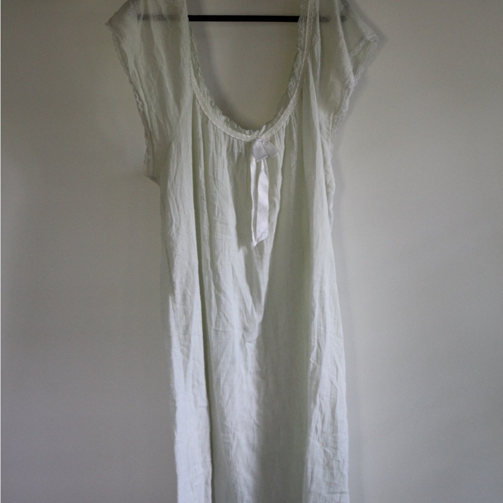 Vintage Elegant pastel green dress